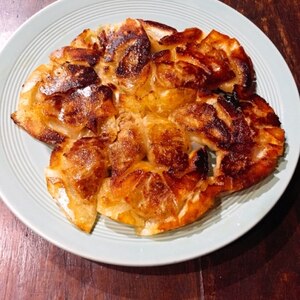 とっても簡単！ニラとチーズで手間いらずの焼き餃子